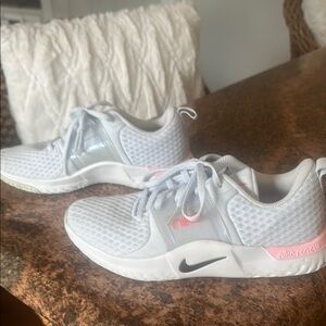 Nike Women's Athletic Shoes - White and Pink